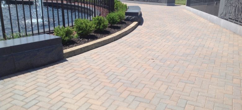 Image of Reading Rock Concrete Pavers paving a walkway around a fountain.